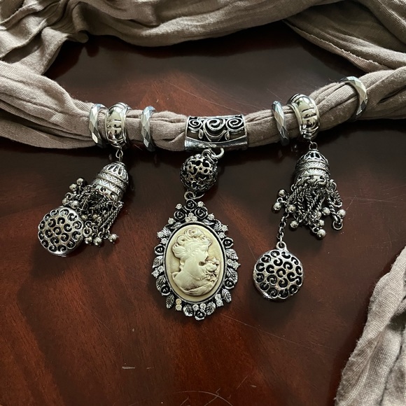 Scarf - Picture 1 of 3